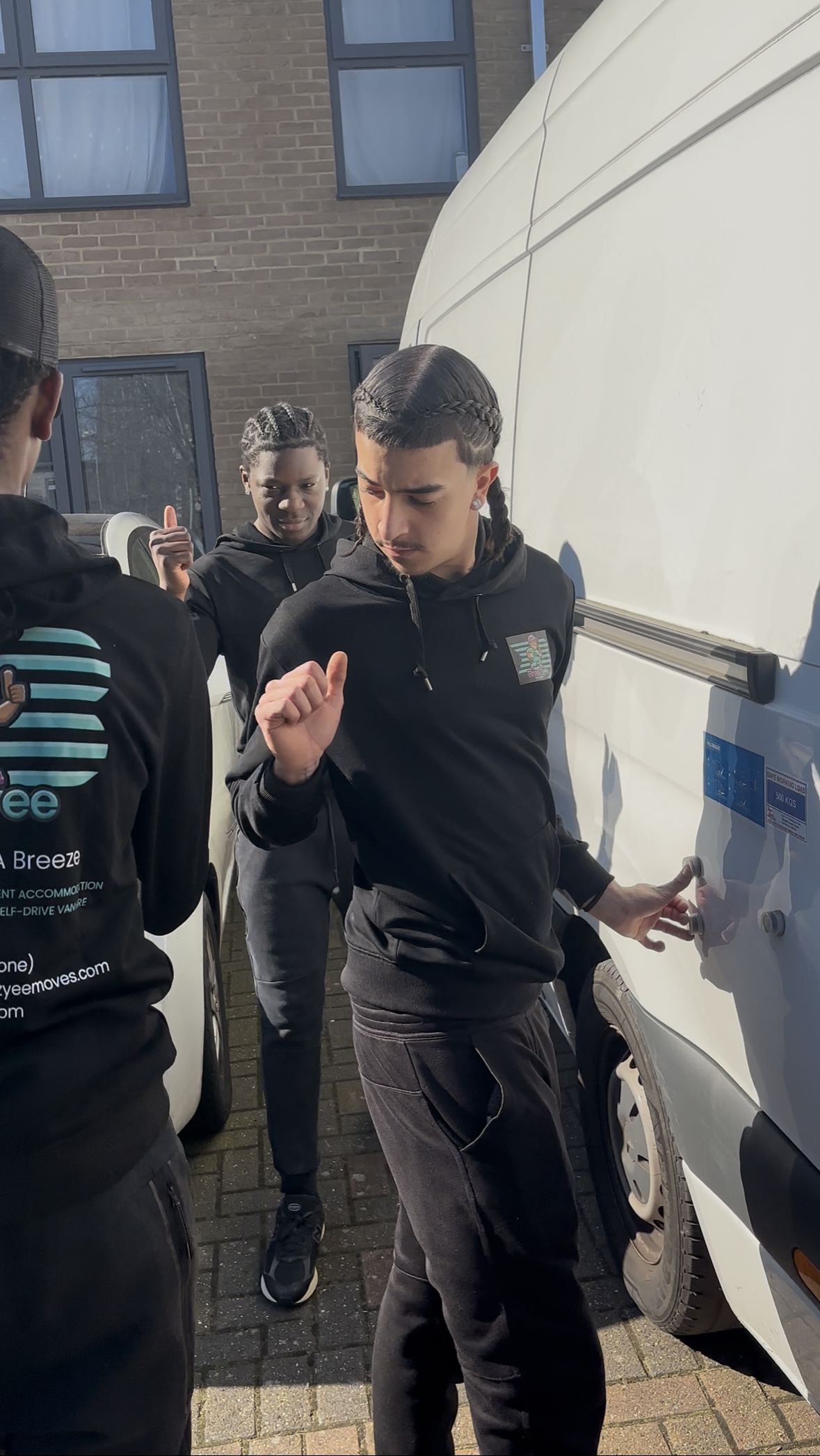 Breezyee Moves team working together